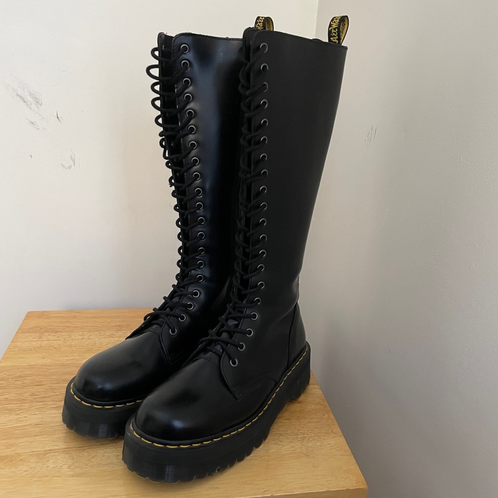 Dr. Martens RARE Britain 20 eye Jadon Boots Black Polished Smooth UK9 W11 OG Box